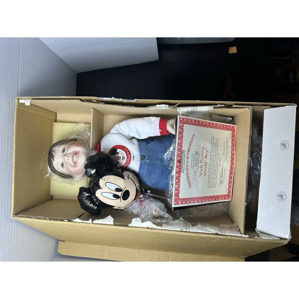 Vintage Ashton-Drake Walt Disney World Boy and Girl Porcelain Doll Set COA NEW